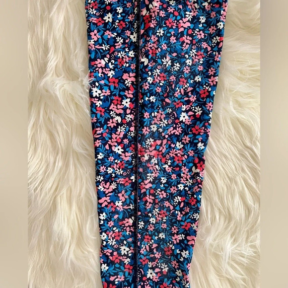Draper James Leggings in All Over Ditzy Floral - Picture 5 of 6
